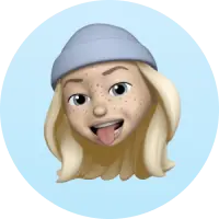 אימוג'י בחורה פרצוף צוחק עם כובע כחול ושיער בלונדיני עדות 5